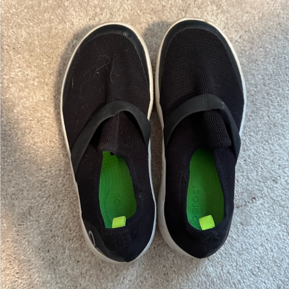 Oofos size 7.5 slide on shoe